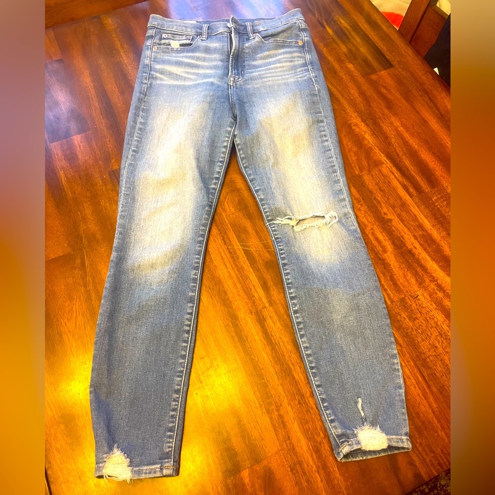 Gap true skinny ankle sky high distressed jeans size 4